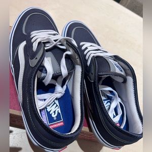 COPY - COPY - BRAND NEW VANS 10.5 Mens / 12 Womens